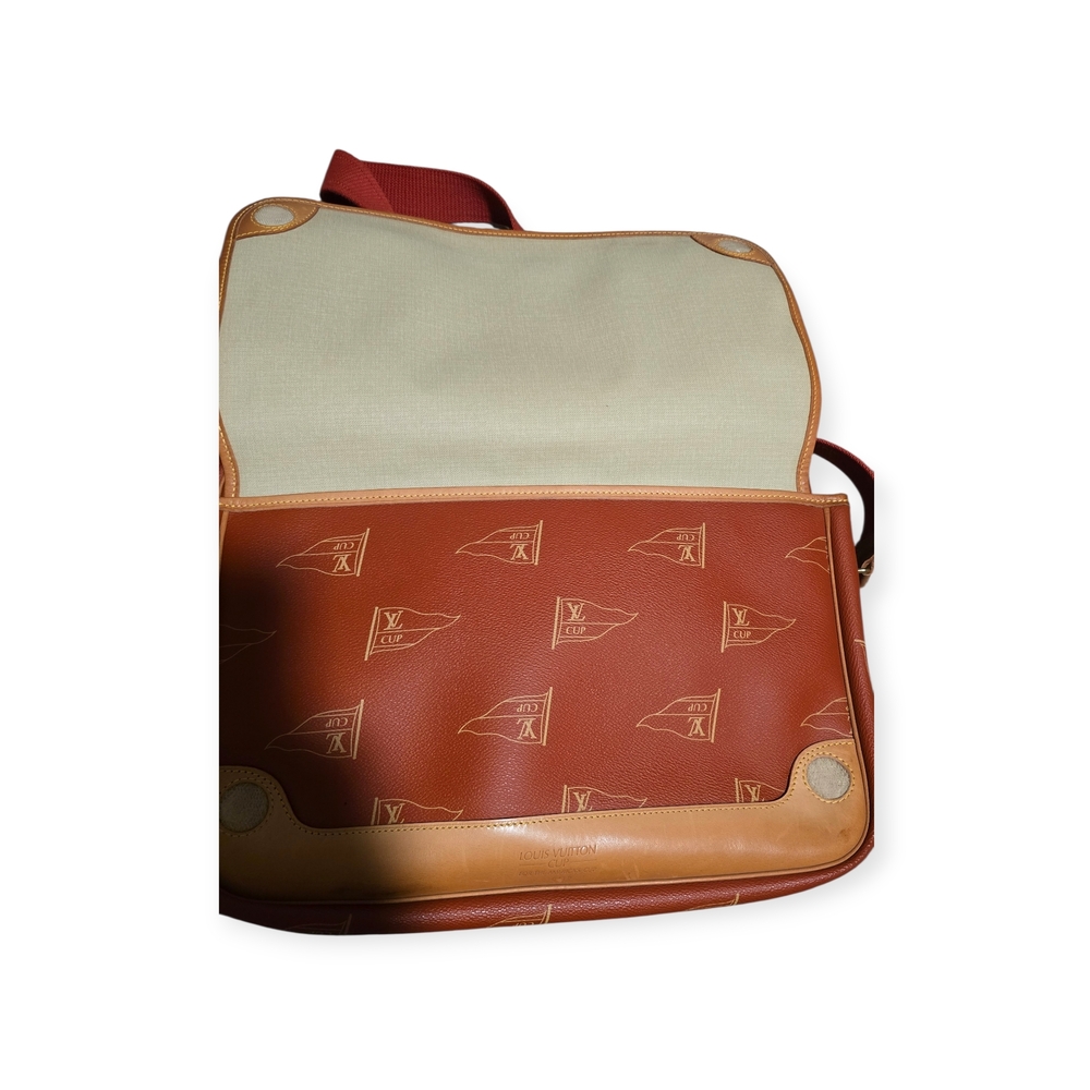 Louis Vuitton Calvi Limited Edition Messenger - Picture 4 of 16
